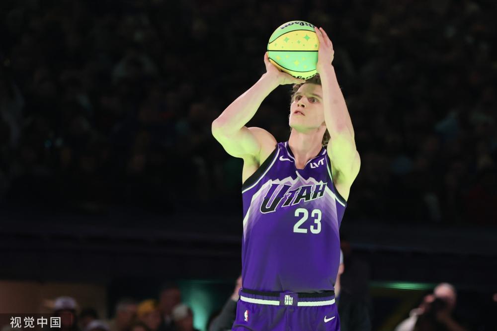 足球比赛中 足球比赛中