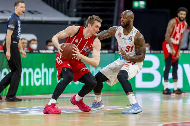 赛中身体不 赛中身体不