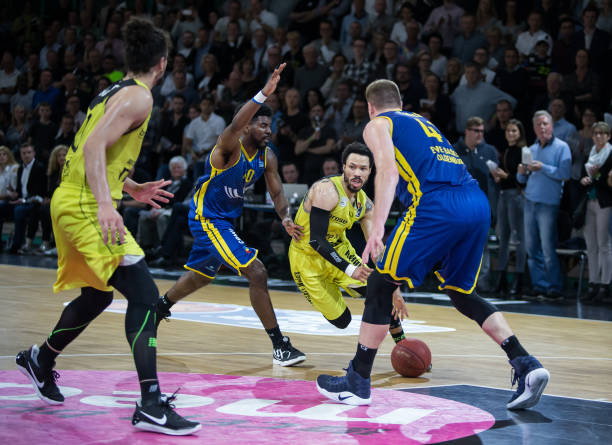 场挥手致意 场挥手致意